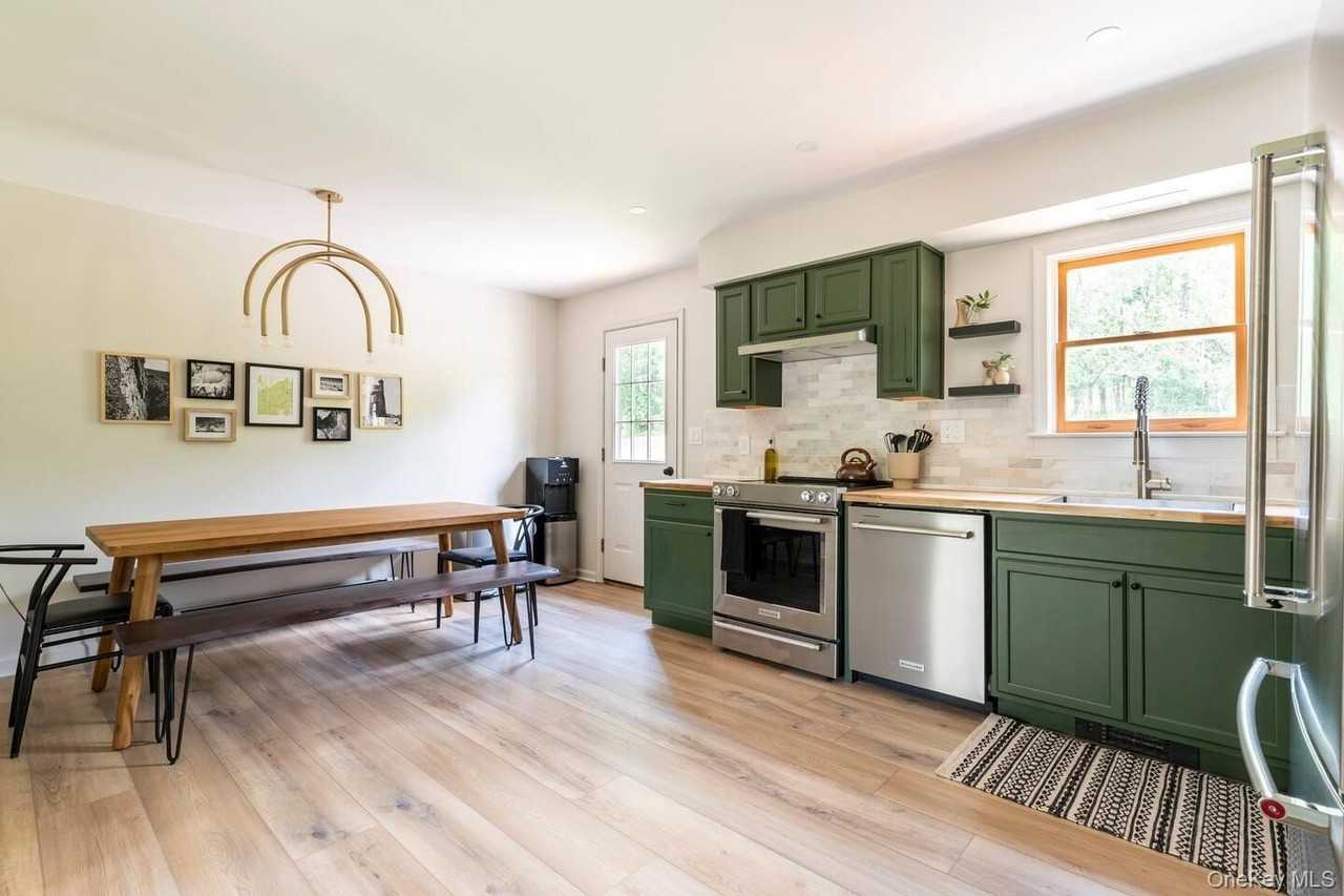 18 Burnt Meadow Rd - Photo 4 of 14