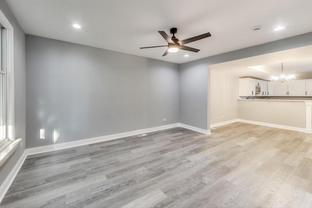 1612 W Erie St - Photo 4 of 33