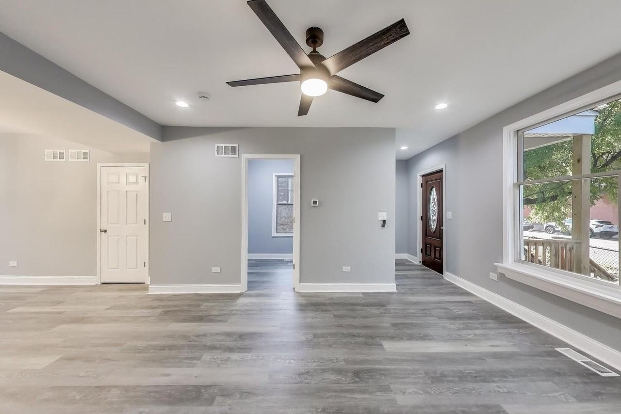 1612 W Erie St - Photo 5 of 33