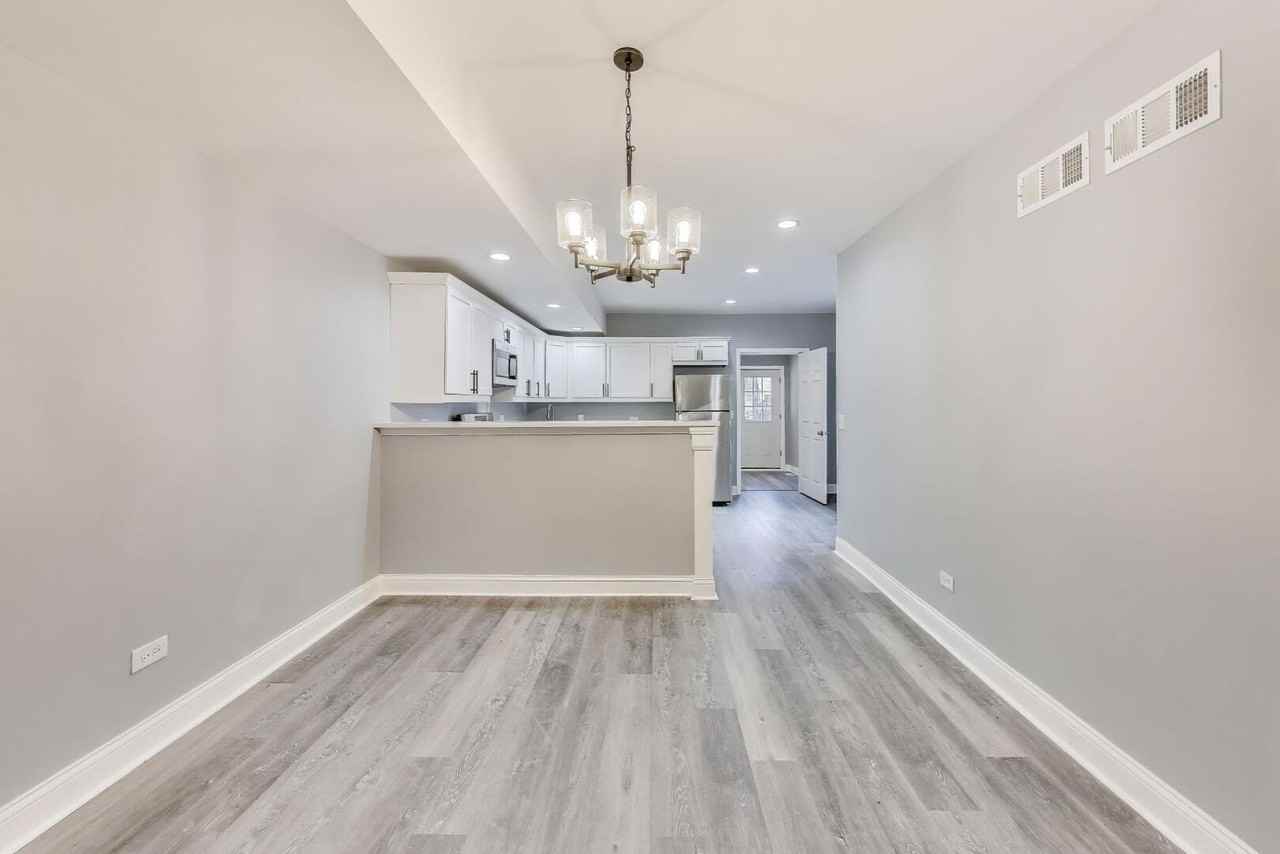 1612 W Erie St - Photo 7 of 33