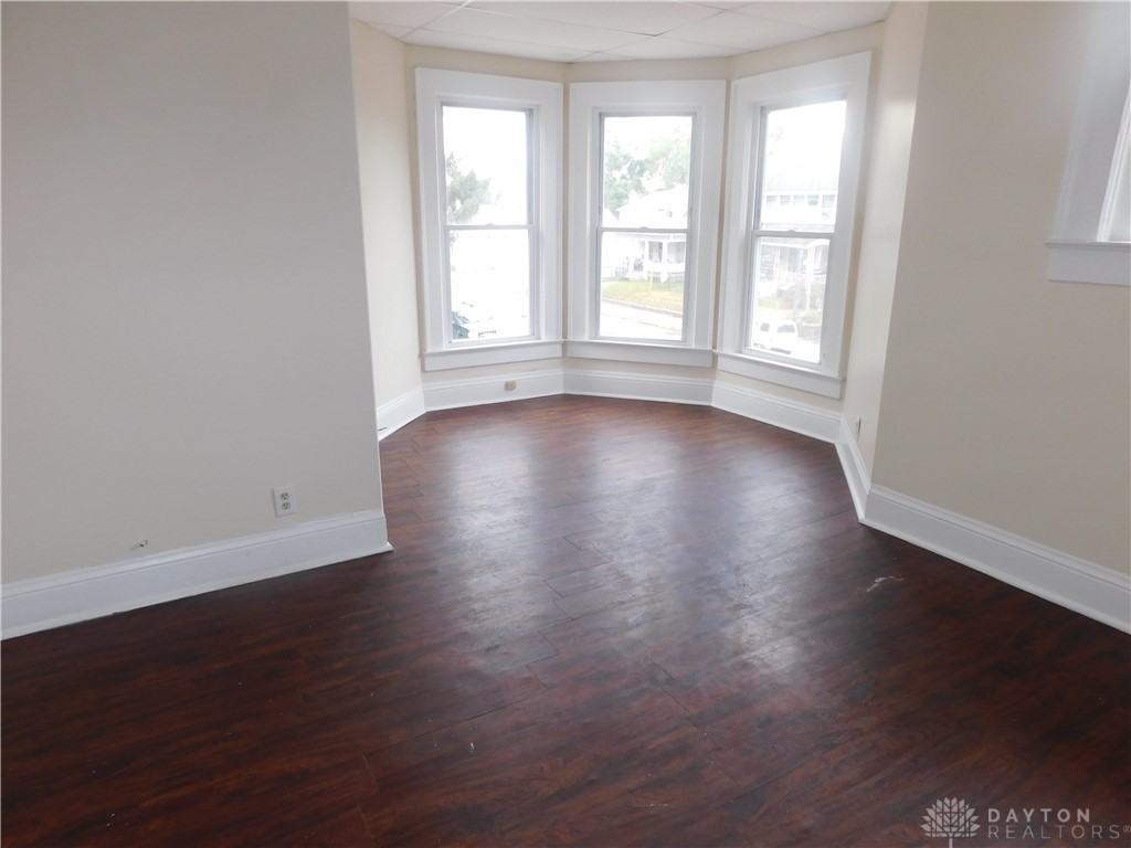 302 N Western Ave - Photo 4 of 13