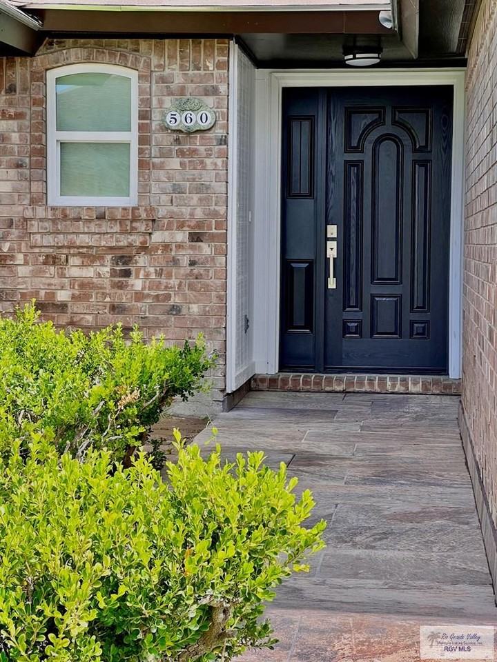 560 Geraldine Lane - Photo 2 of 44