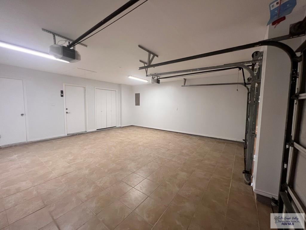 560 Geraldine Lane - Photo 4 of 44