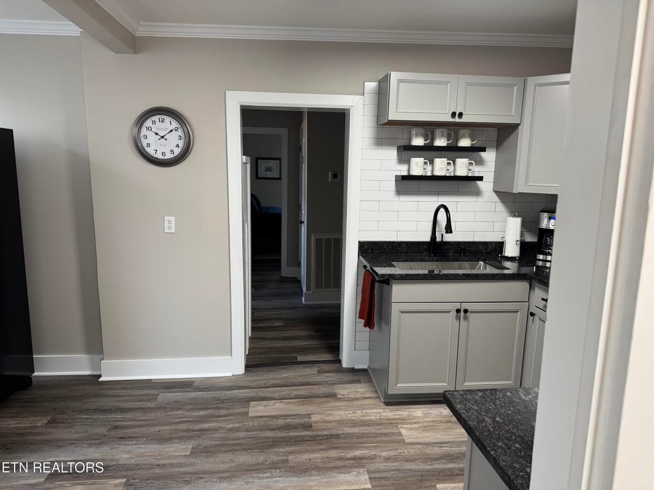 209 W Cumberland St - Photo 5 of 18