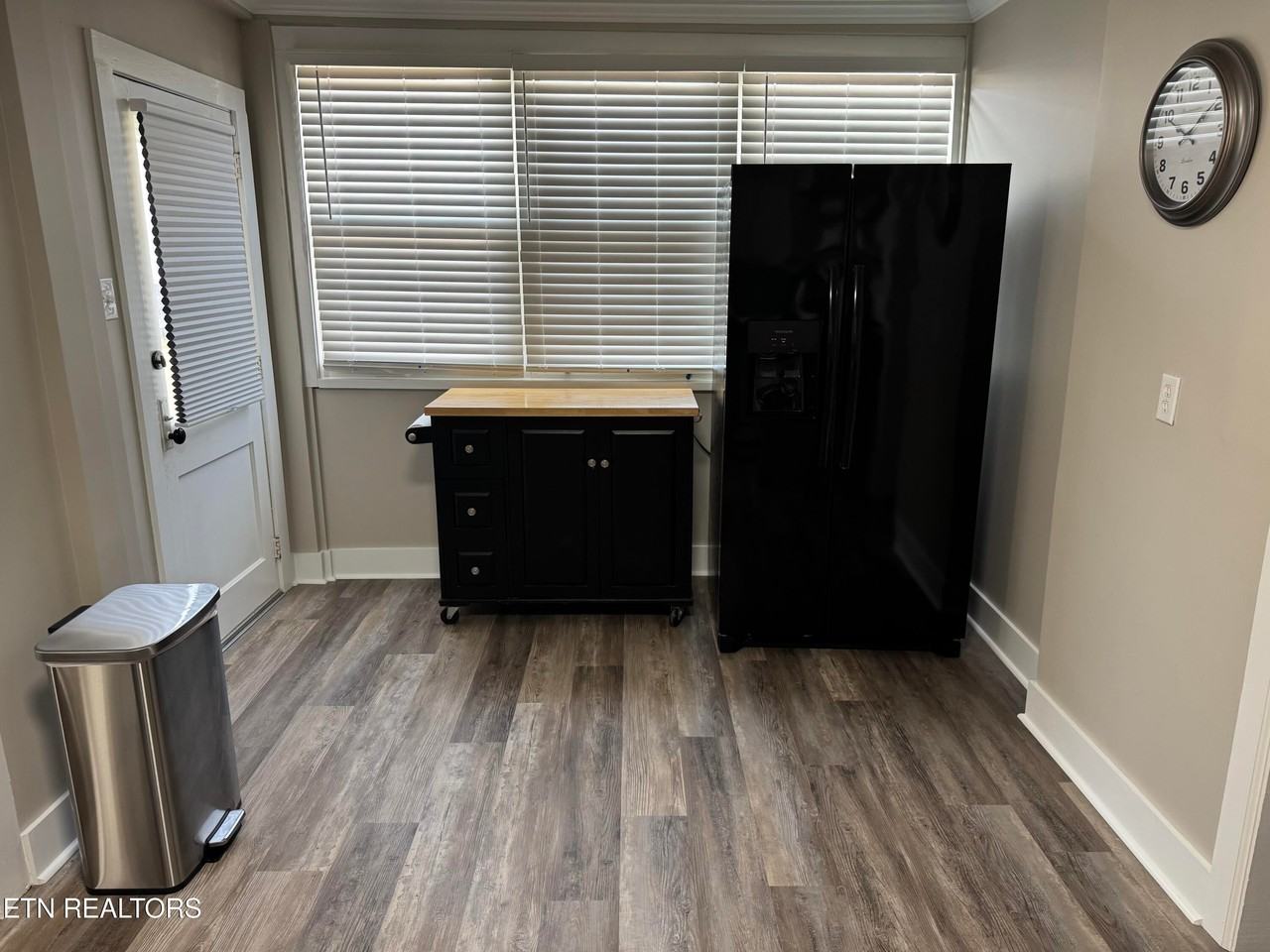 209 W Cumberland St - Photo 7 of 18