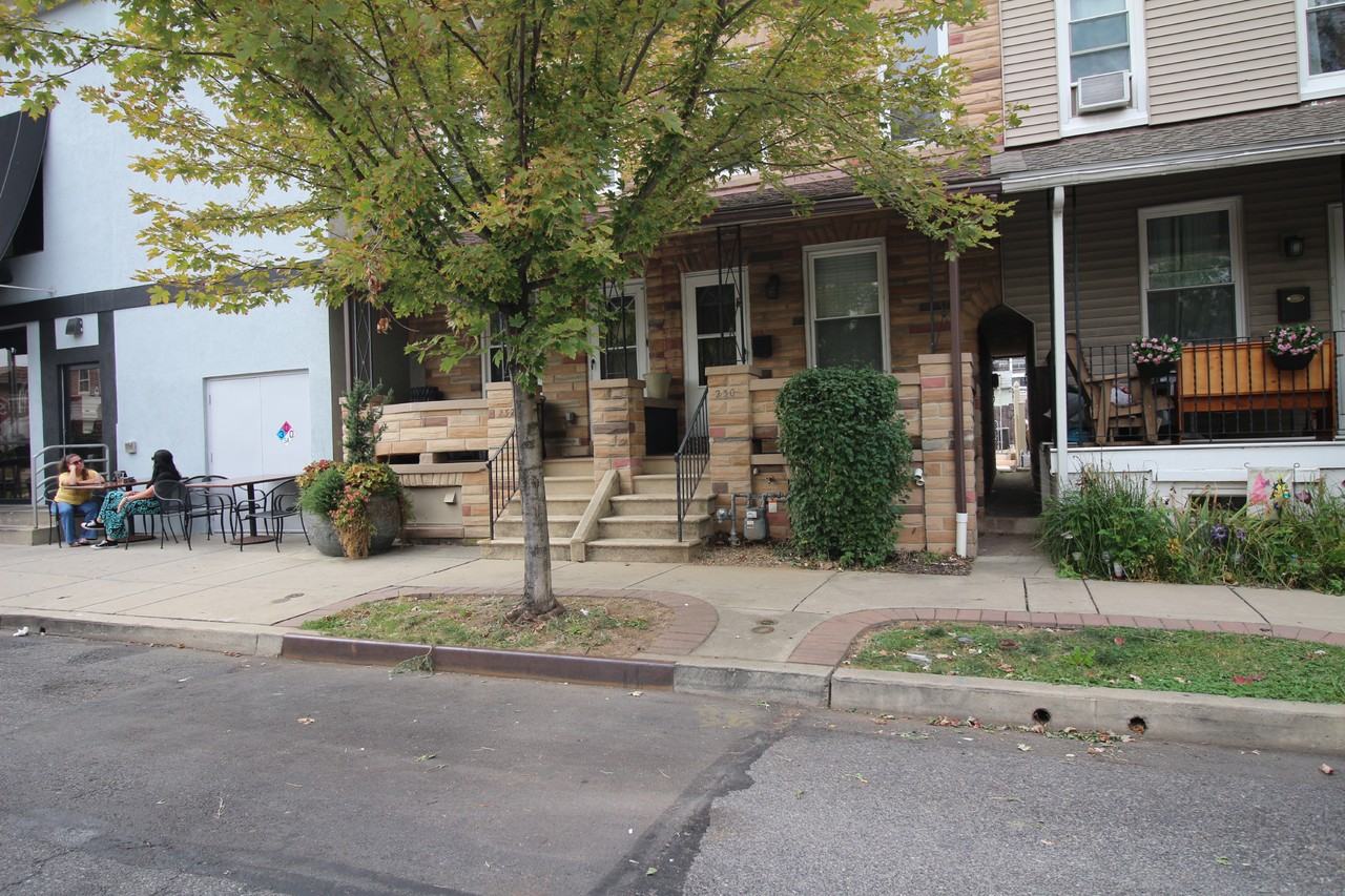 230 S 3rd Ave - Photo 4 of 20