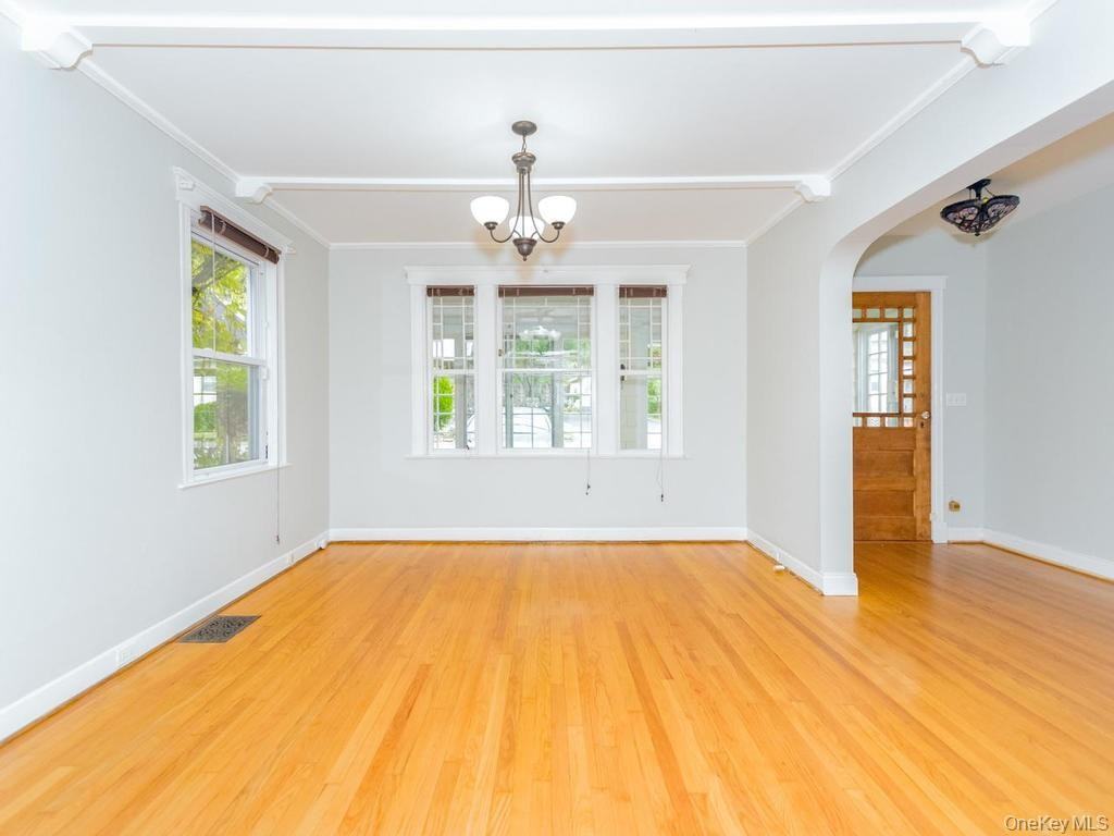 204 Parkview Ave - Photo 4 of 28