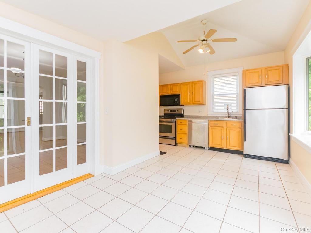 204 Parkview Ave - Photo 5 of 28