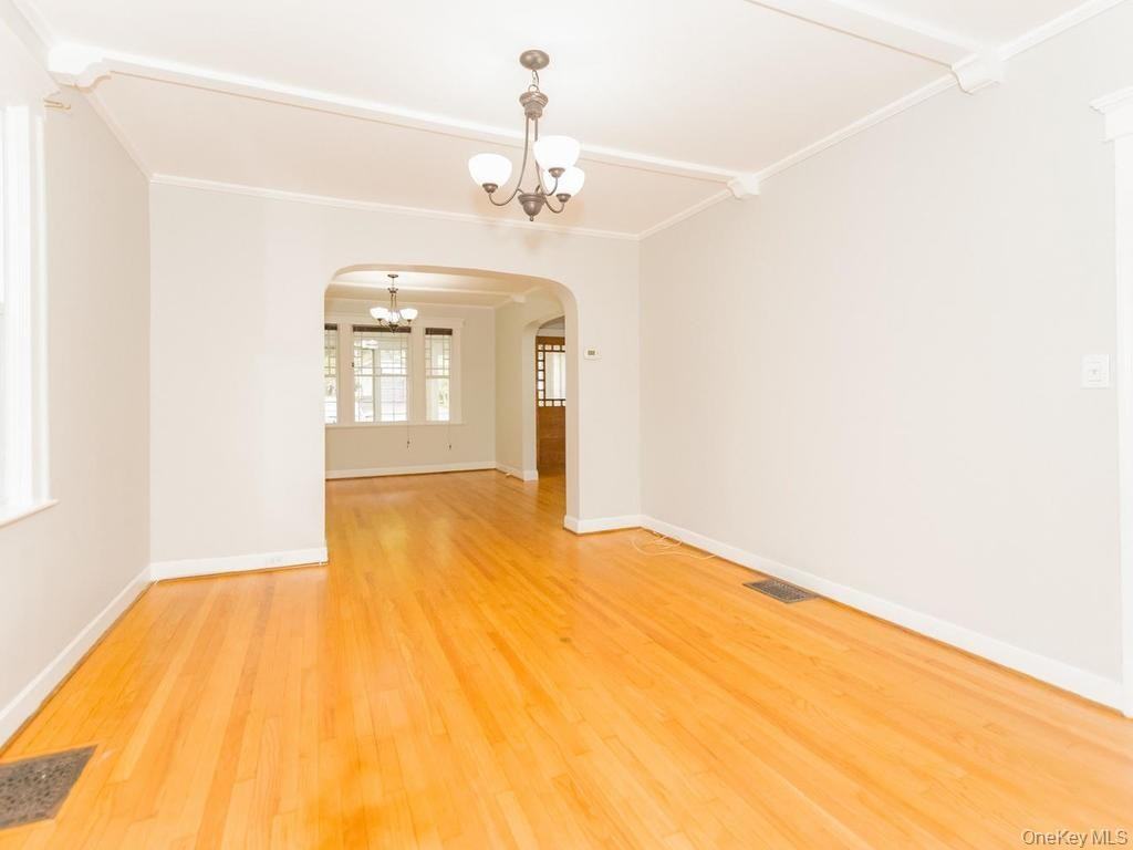 204 Parkview Ave - Photo 6 of 28