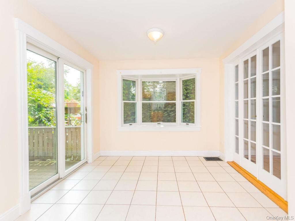 204 Parkview Ave - Photo 7 of 28