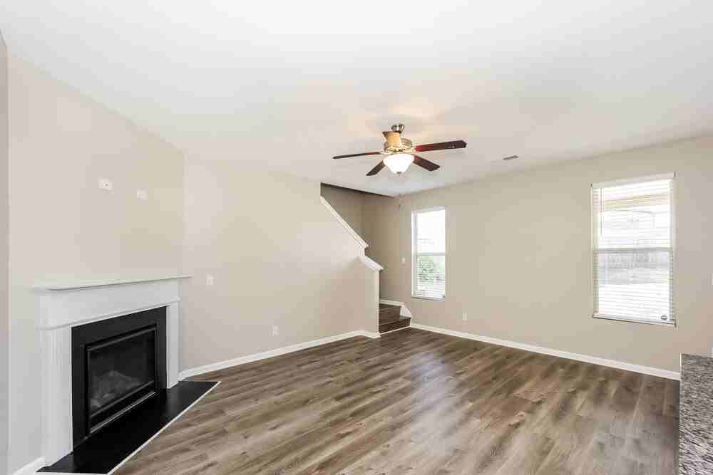 5845 Grande River Rd - Photo 5 of 17