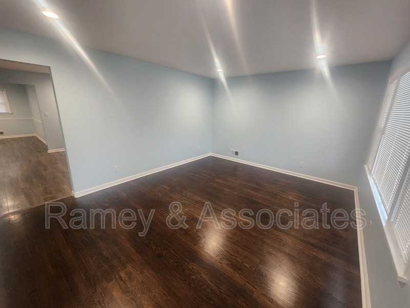 10111 Normie Ln - Photo 4 of 32