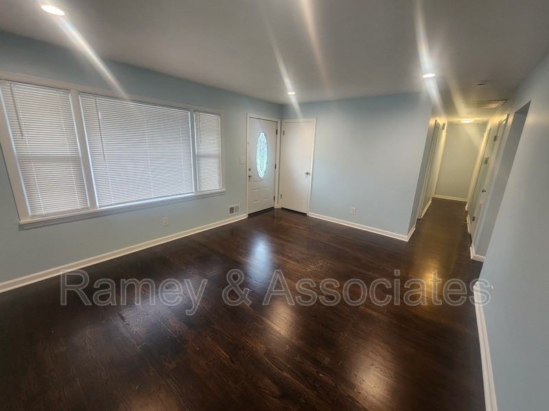 10111 Normie Ln - Photo 5 of 32