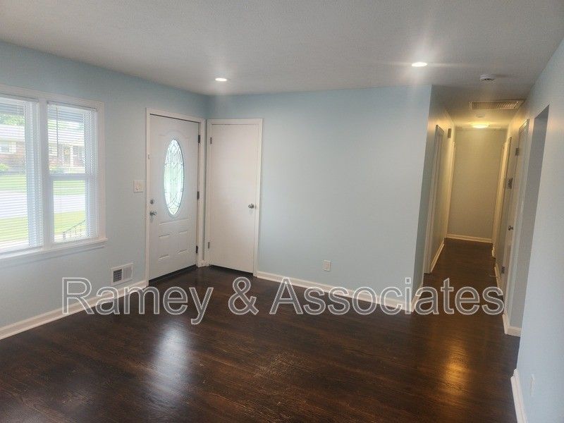 10111 Normie Ln - Photo 7 of 32