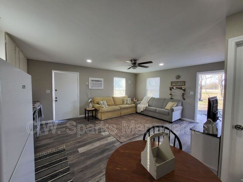 1901 E Hwy #10 - Photo 6 of 14