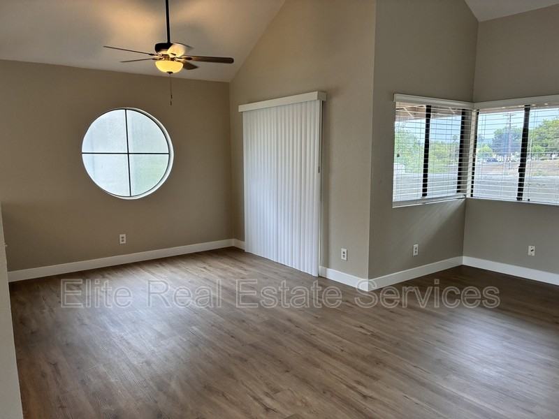 4582 Villas Dr - Photo 3 of 20