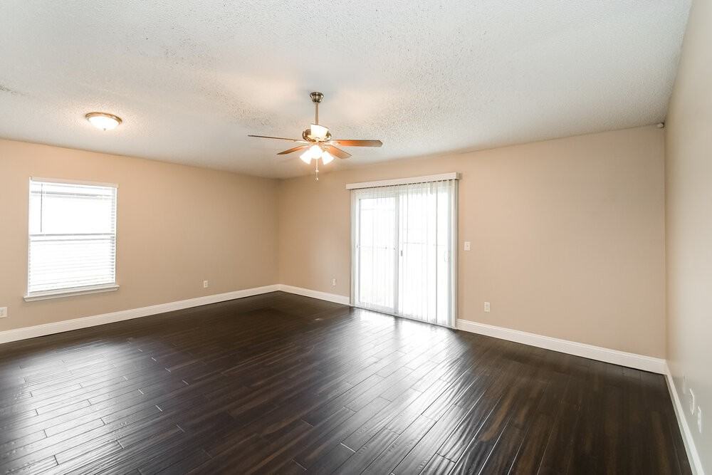 9159 Upstream Ct - Photo 4 of 16