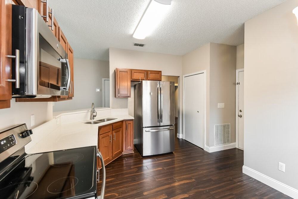 9159 Upstream Ct - Photo 7 of 16