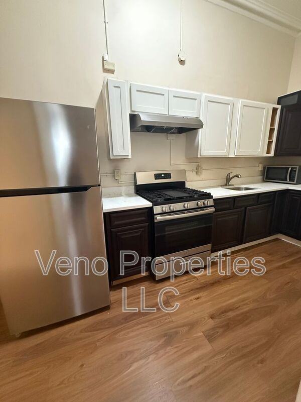 98 Columbia St #3F - Photo 2 of 12