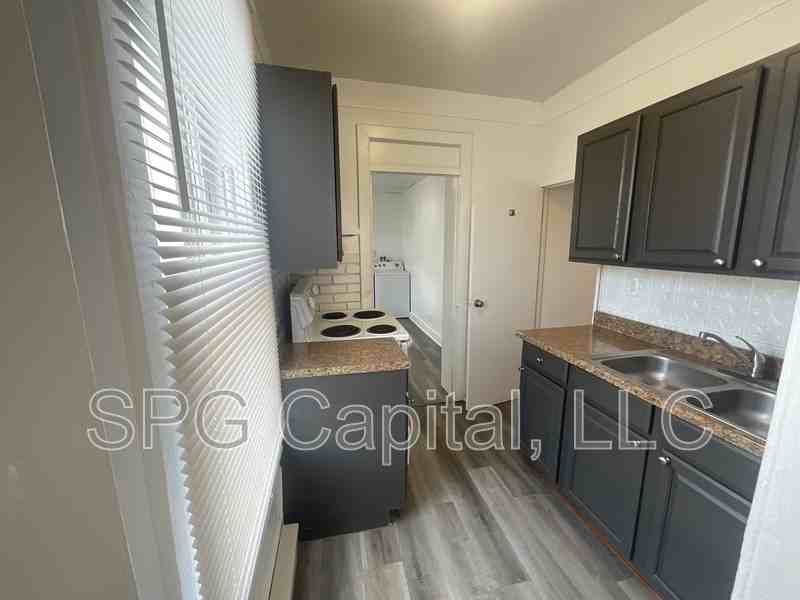 262 E Garfield St - Photo 2 of 9