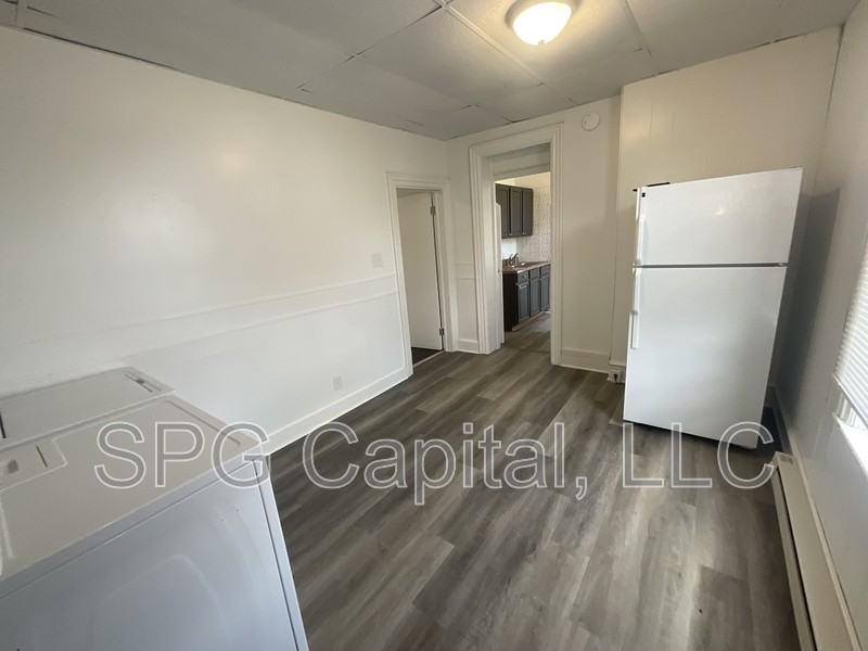 262 E Garfield St - Photo 3 of 9