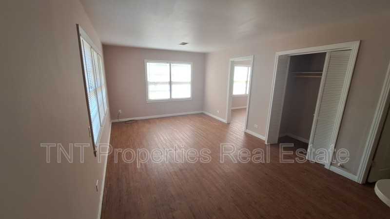 1618 Willow St - Photo 3 of 13