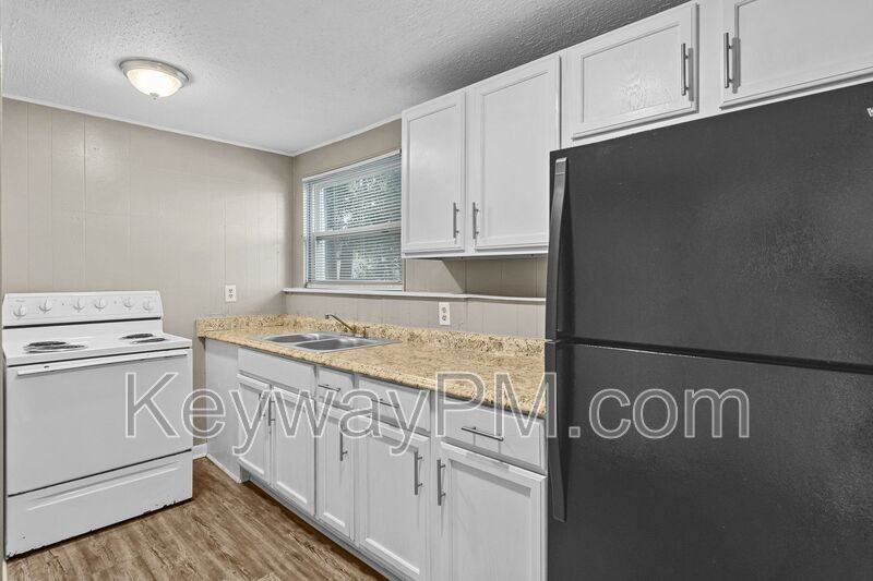 116 Argyle Ave #B - Photo 7 of 16