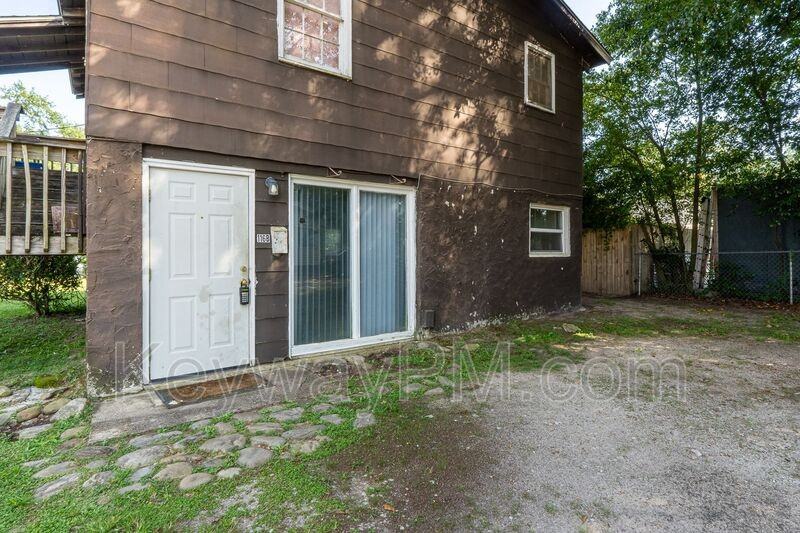 116 Argyle Ave #B - Photo 4 of 16