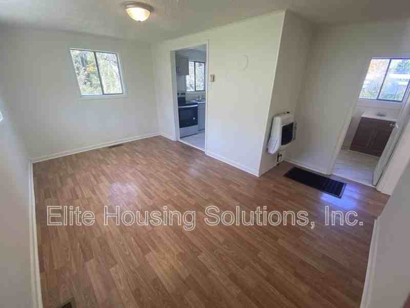 860 Church St - Photo 4 of 13