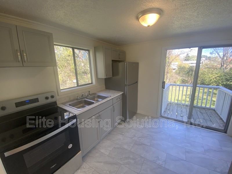 860 Church St - Photo 6 of 13