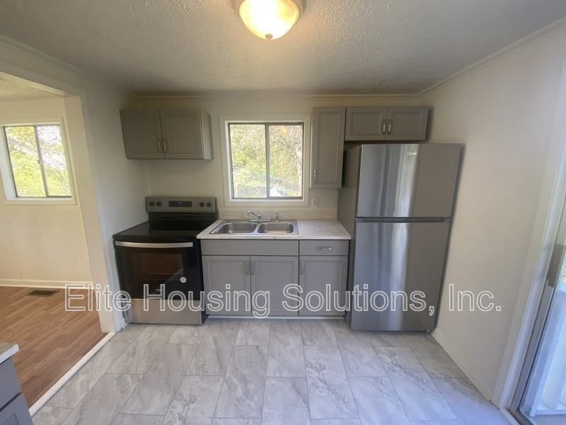 860 Church St - Photo 7 of 13