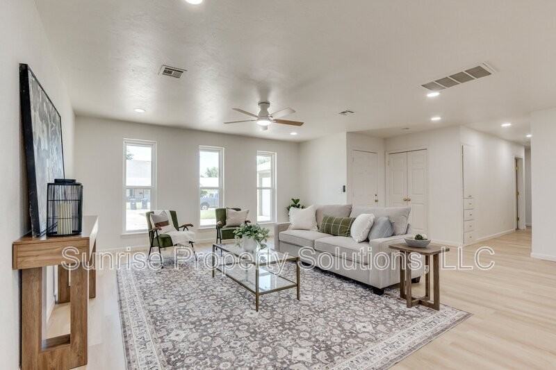 1309 Nw 106th St - Photo 3 of 18