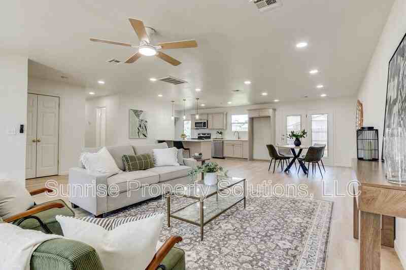 1309 Nw 106th St - Photo 5 of 18