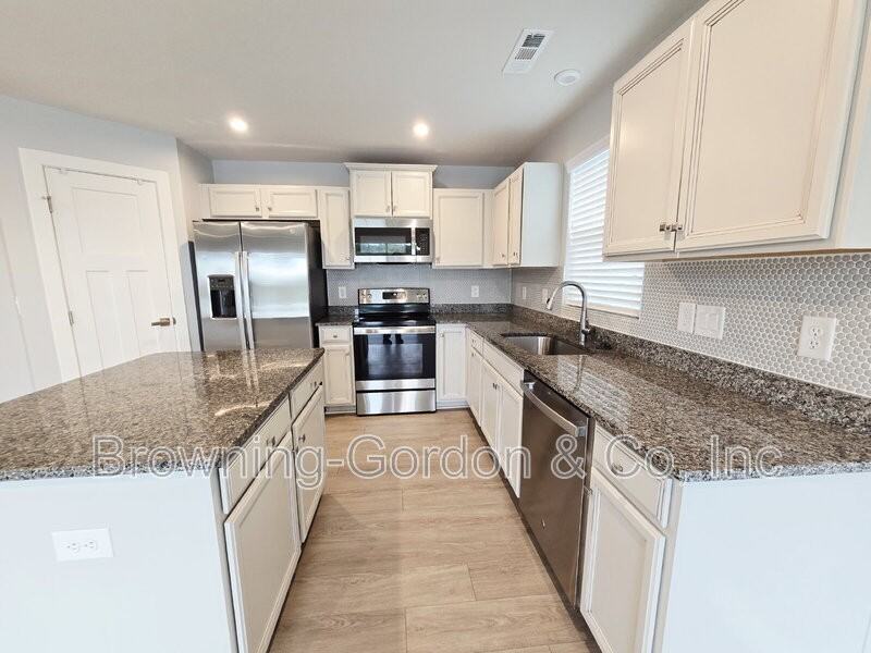 2809 Thornton Grove Blvd - Photo 3 of 18