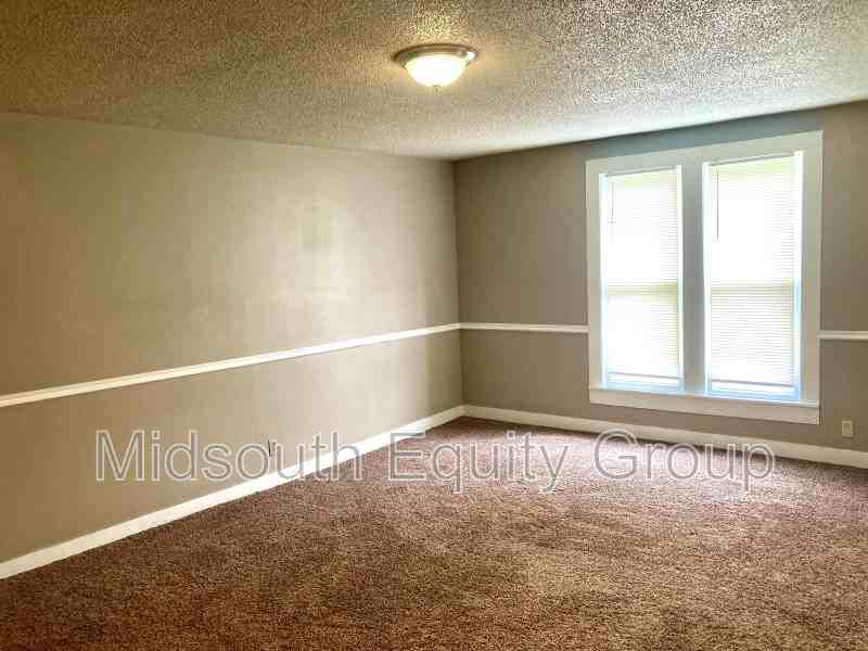 214 W South St - Photo 2 of 13