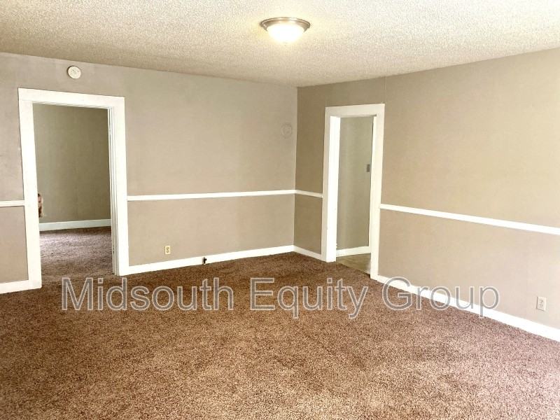 214 W South St - Photo 3 of 13