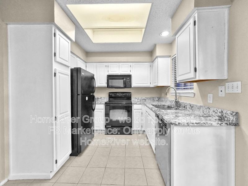 2320 Kenley St - Photo 4 of 21