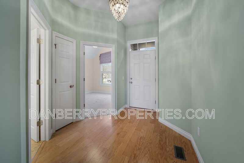 14866 Lake Winds Dr - Photo 2 of 16