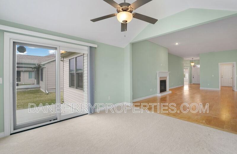 14866 Lake Winds Dr - Photo 4 of 16