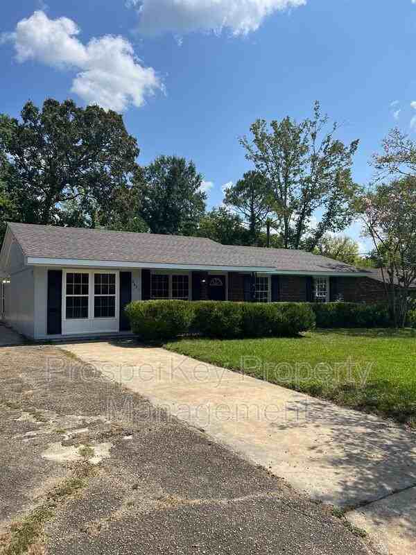 5021 Greensboro Ct - Photo 2 of 17