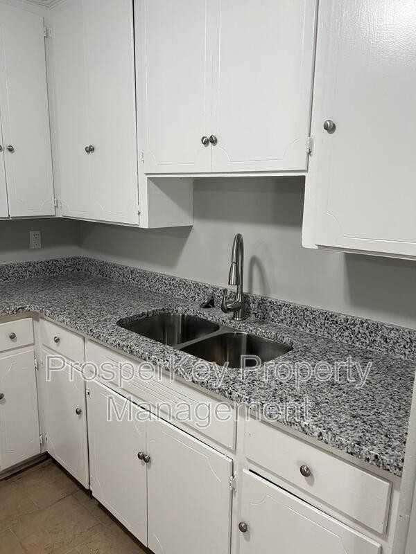 5021 Greensboro Ct - Photo 6 of 17