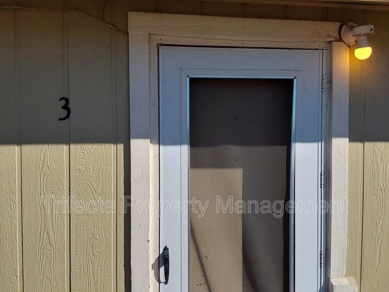 417 N Hollywood St - Photo 2 of 11