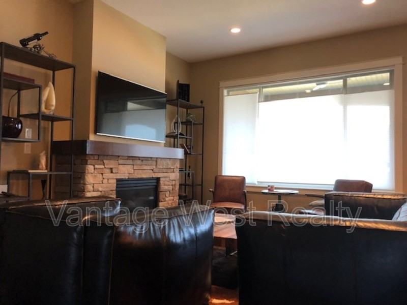 1588 Marina Way - Photo 2 of 21