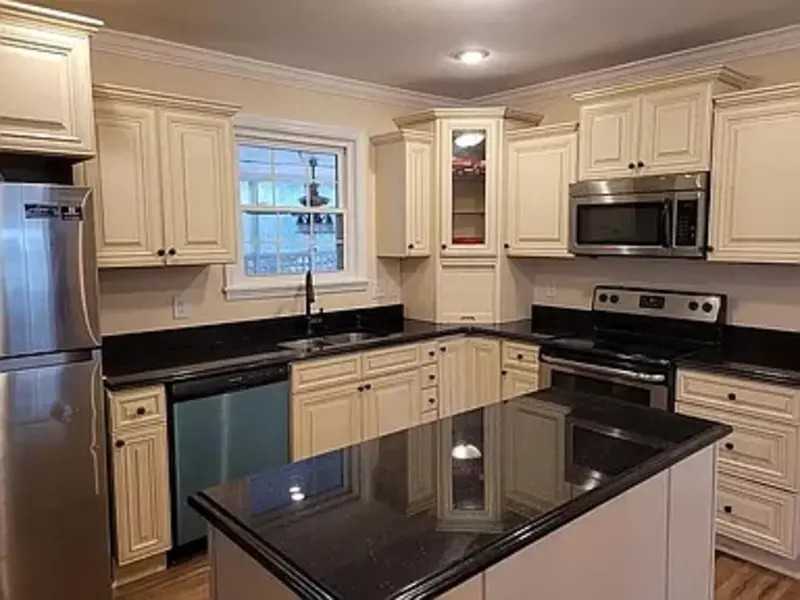 111 Lehigh Avenue - Photo 5 of 25