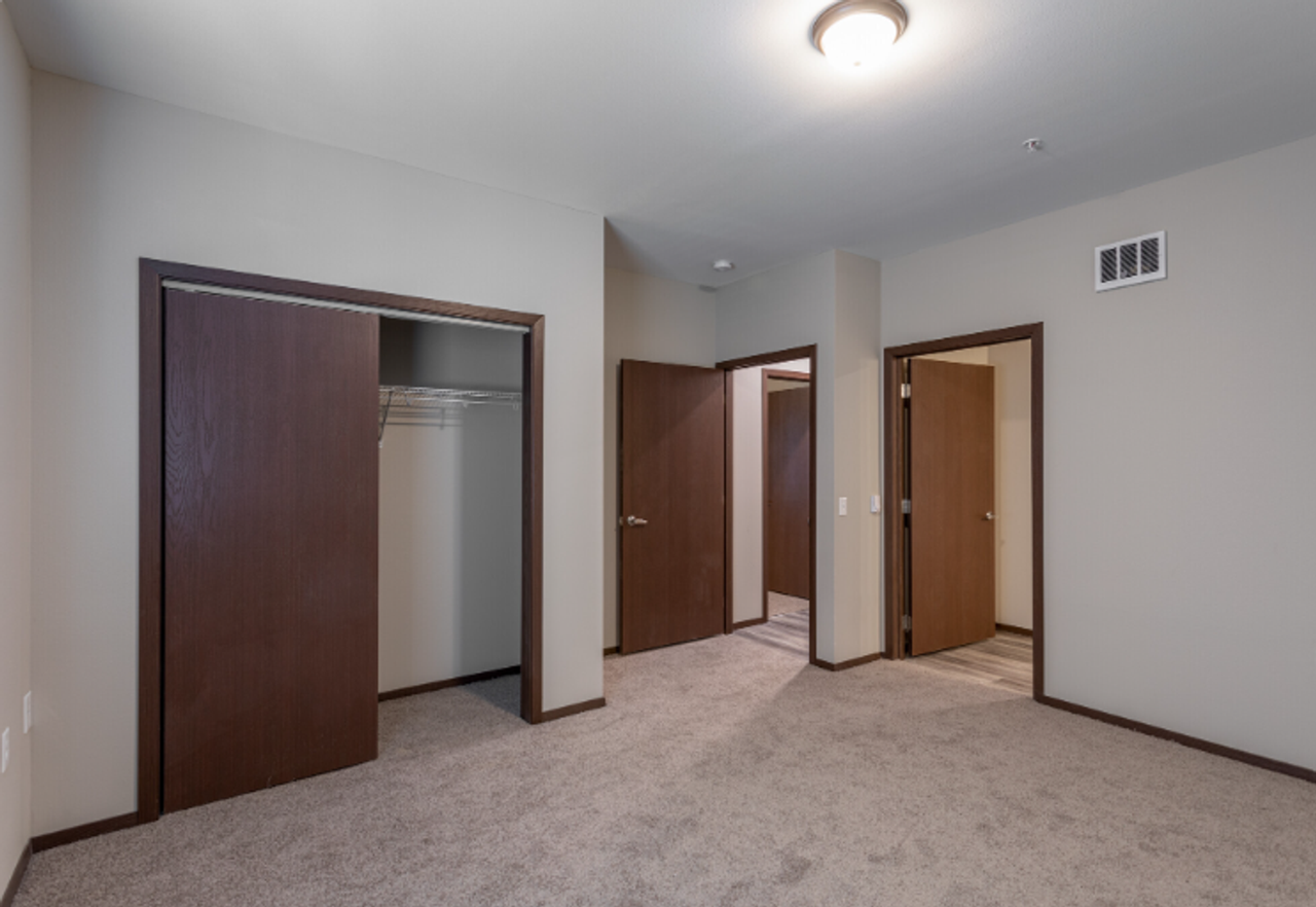 Carnahan Glenn - Photo 4 of 39