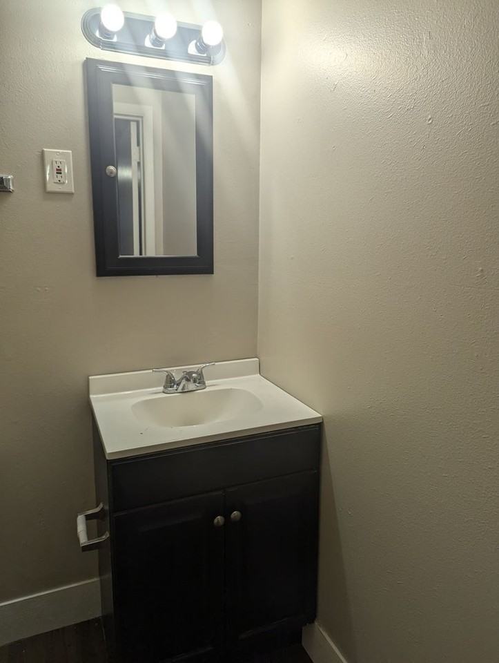 Gateway Village Apartments - Photo 5 of 8