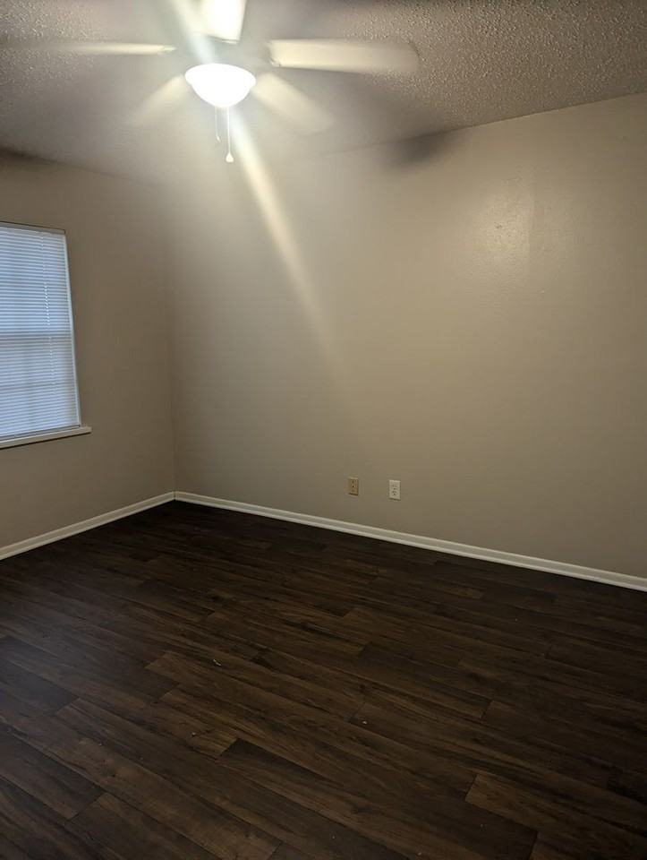 Gateway Village Apartments - Photo 6 of 8