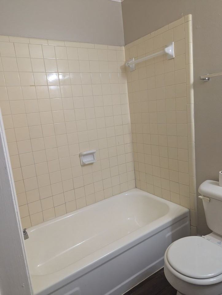 Gateway Village Apartments - Photo 7 of 8