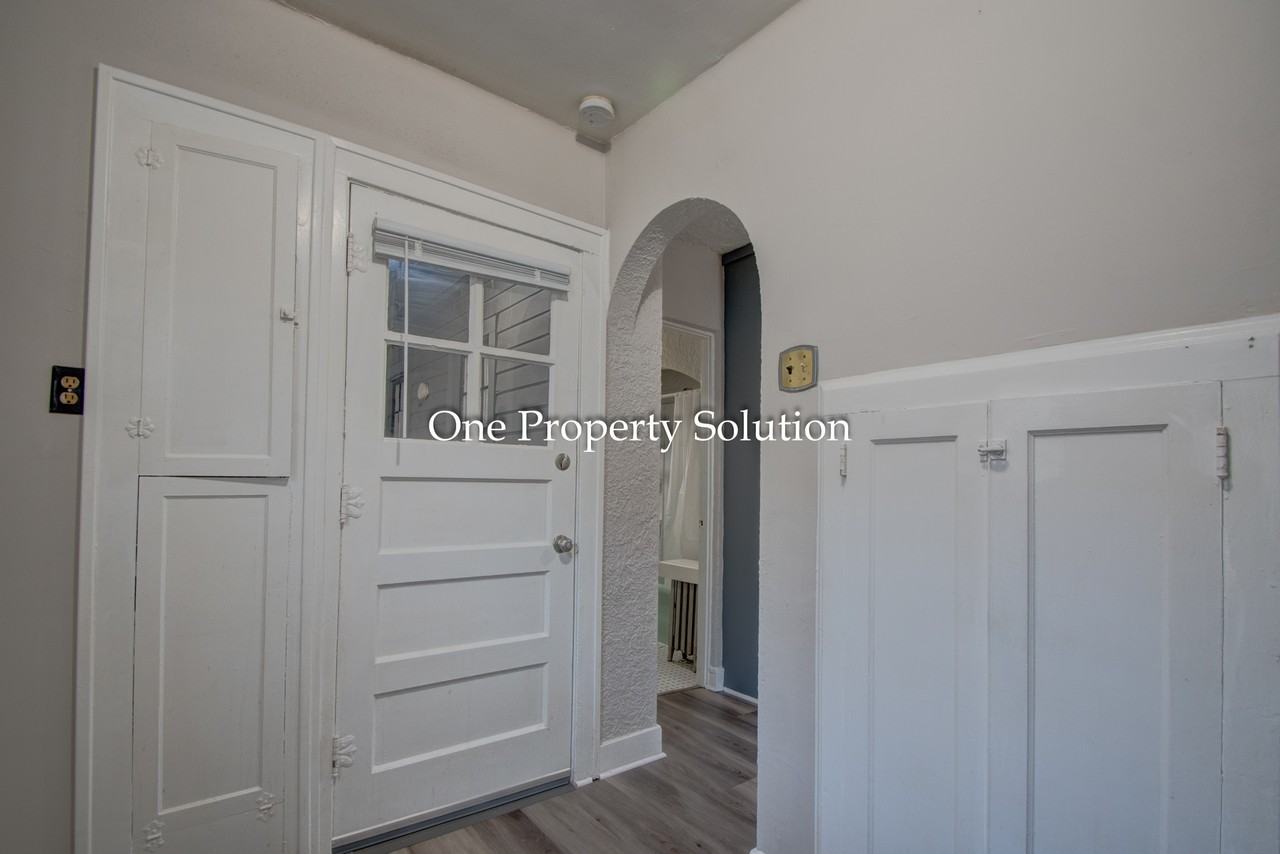 6831 Jackson Avenue - Photo 4 of 42