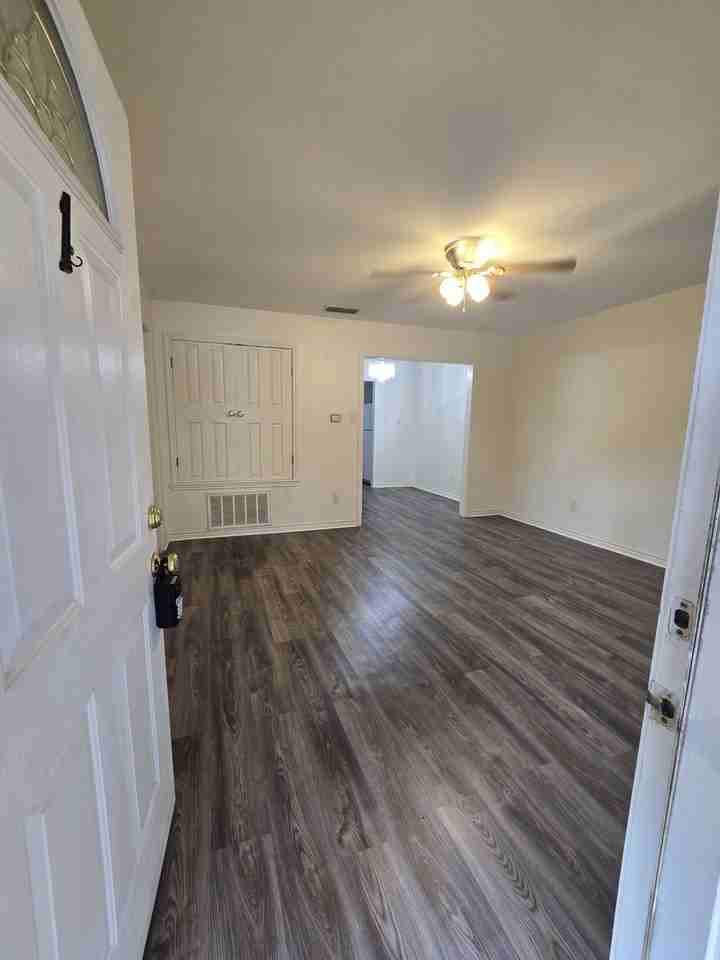 640 Canada Street - Photo 3 of 18